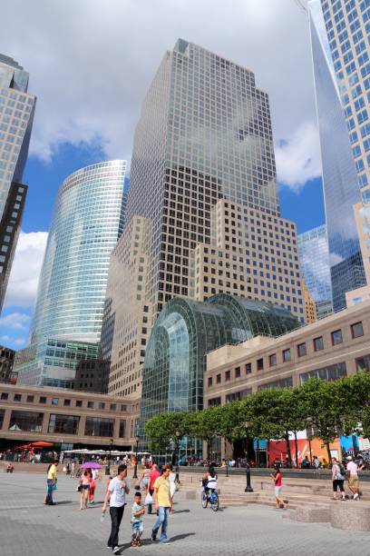 American Express Tower New York: People walk by 200 Vesey Street, formerly known as Three World Financial Center in New York City. It is the world headquarters of American Express. american express stock pictures, royalty-free photos & images