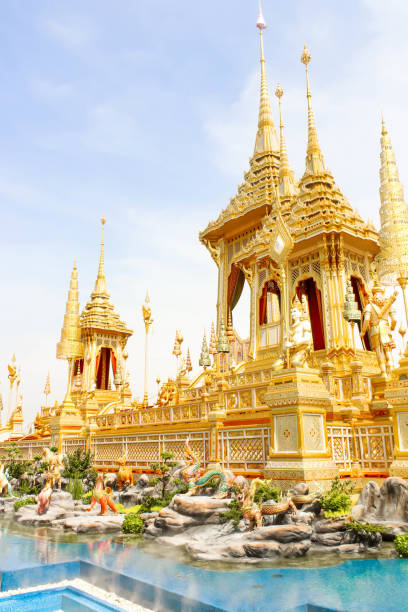 oro hermoso de primer plano para ver los el crematorio real hm finales rey bhumibol adulyadej en 04 de noviembre de 2017 - phumiphon aduldet fotografías e imágenes de stock