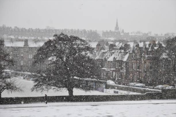 Edinburgh's New Town in the snow View from Inverleith Park, Edinburgh, Scotland in falling snow hogmanay photos stock pictures, royalty-free photos & images