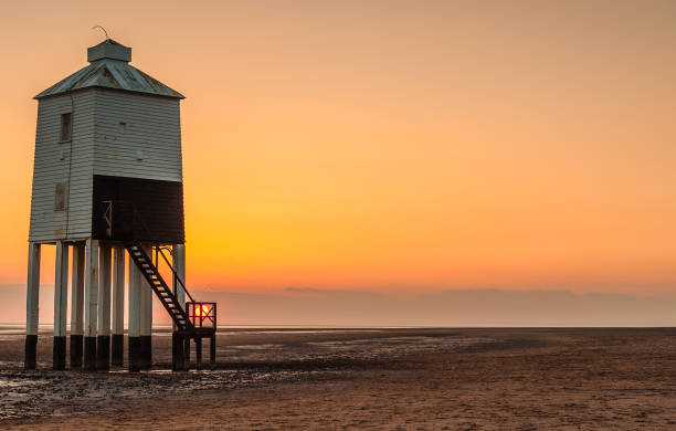 istock Sun Capture Burnham-on-Sea Low Lighthouse 899913328