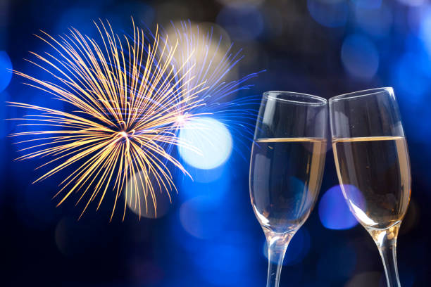 istock Champagne glasses on sparkling background 899927382