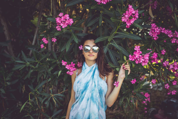 istock Girl and tropical flowers 899928200
