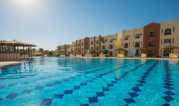 istock Swimming pool in a luxury tropical hotel resort 899931532