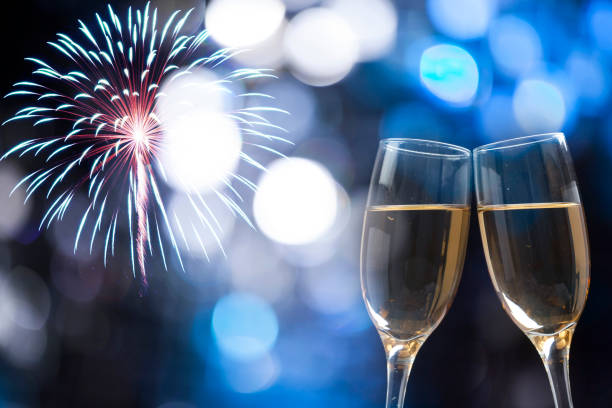 istock Champagne glasses on sparkling background 899934366