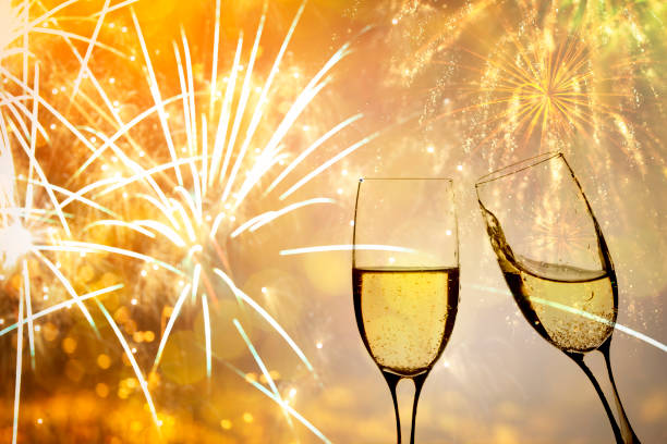 istock Champagne glasses on sparkling background 899934418