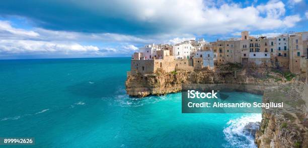 Polignano A Mare Der Himmel Auf Erdenpanoramaansicht Stockfoto und mehr Bilder von Apulien