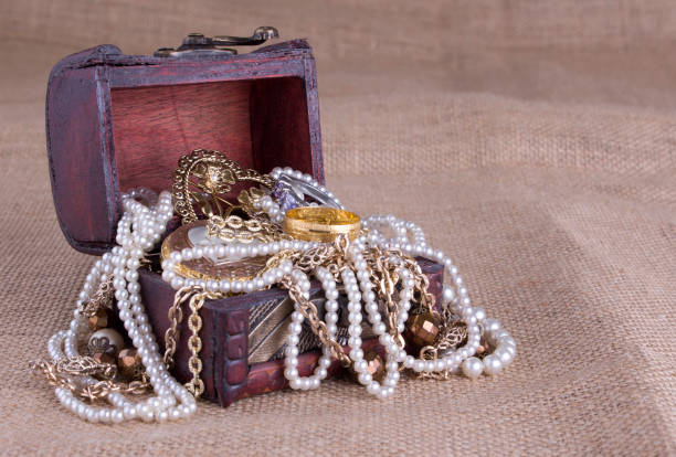 istock Jewelry chest on burlap 899954920