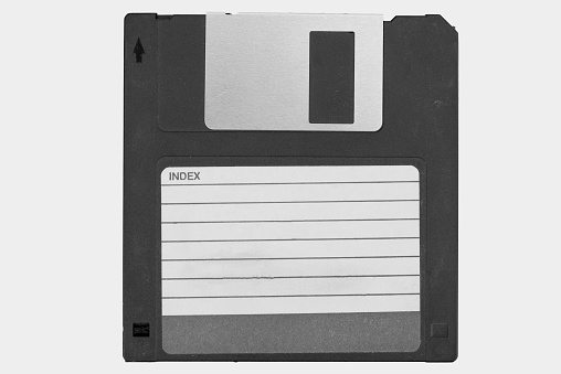Frente de un viejo disket magnético sobre fondo blanco photo