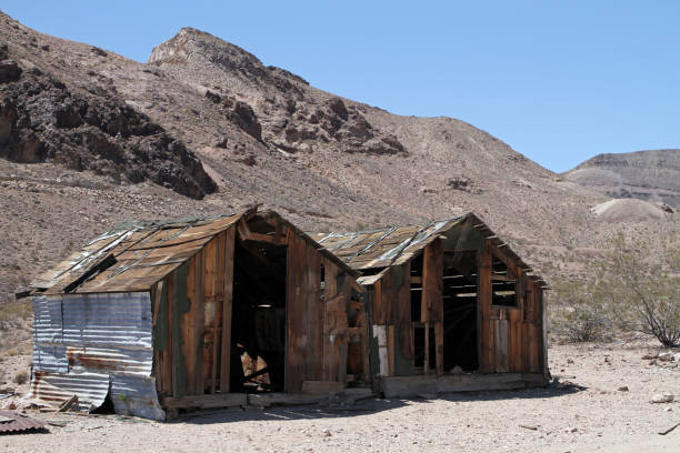 istock Abandoned shacks in a ghost town in Death Valley 899983786