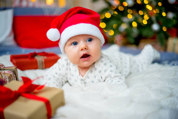 istock Baby in a christmas hat 899985544