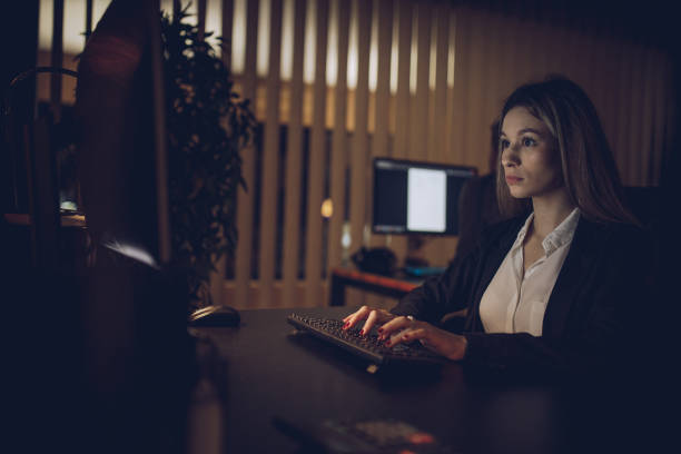 istock Business woman working late 899986258