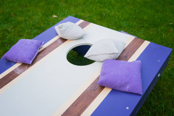 purple cornhole bean bag toss game - cornhole leisure games outdoors color image photos et images de collection