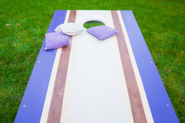 purple cornhole bean bag toss game - cornhole leisure games outdoors color image photos et images de collection