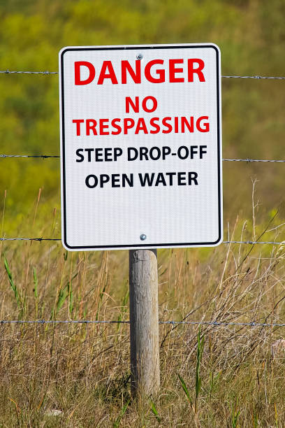 istock Danger no trespassing steep drop-off open water sign 900070972