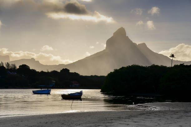 istock Rempart Mountain early morning - Mauritius 900078582