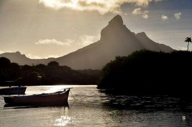istock Rempart Mountain early morning - Mauritius 900078620