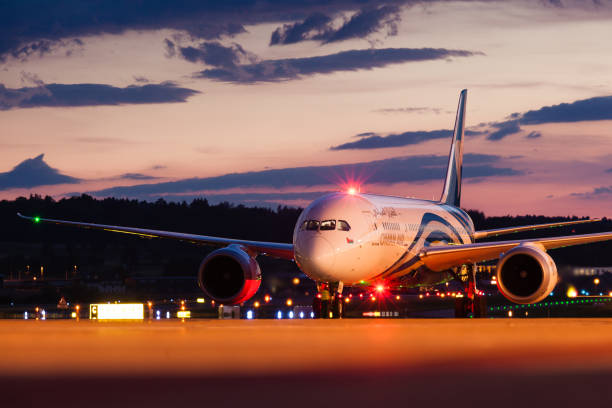 boeing 787 dell'oman air - boeing 787 air vehicle airplane foto e immagini stock