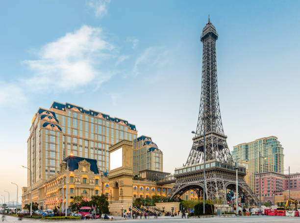 skyline von macao - eiffel tower stock-fotos und bilder