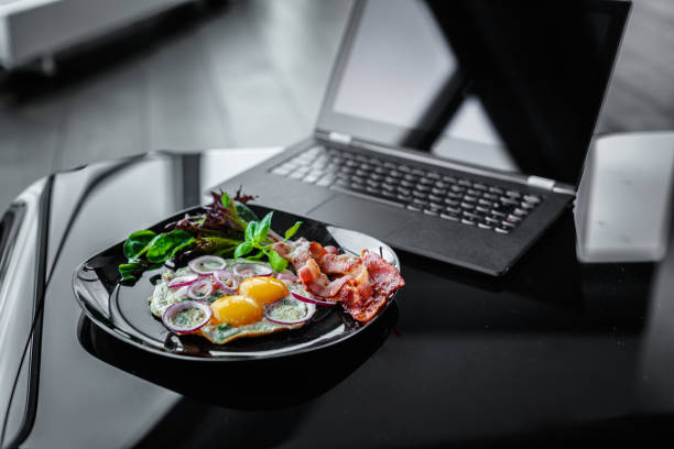 istock Meal and laptop. 900181188