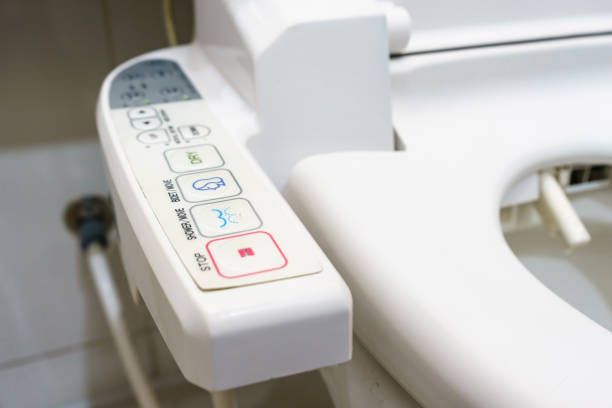 painel de controle da bacia. higiênico e alta tecnologia da sanita, automático moderno toalete nivelado. - bidet - fotografias e filmes do acervo