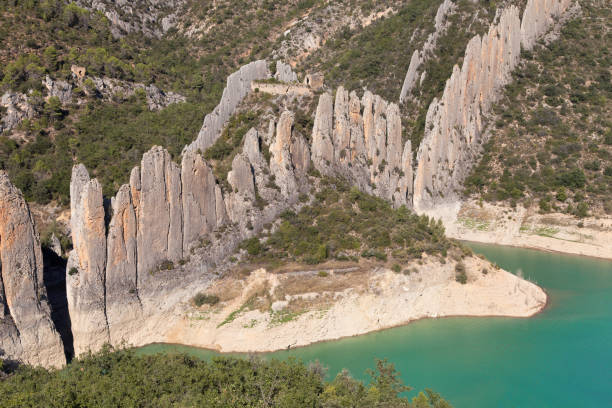 finestres wall and hermitage of san vicente - chinese wall imagens e fotografias de stock