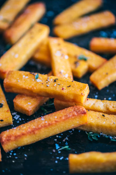 polenta frytki - polenta zdjęcia i obrazy z banku zdjęć