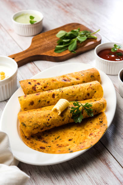 istock Methi Paratha (Thepla) / Indian flat bread using fenugreek leaves, selective focus 900253964