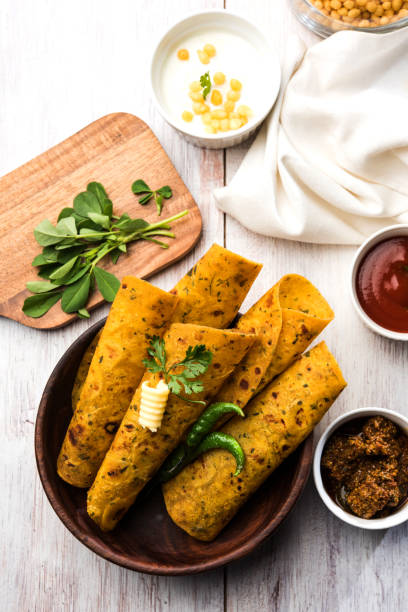 istock Methi Paratha (Thepla) / Indian flat bread using fenugreek leaves, selective focus 900272694