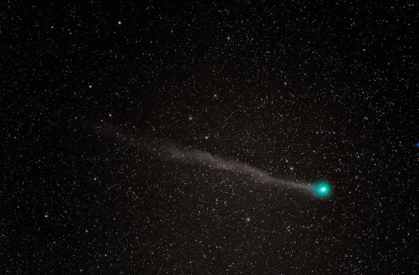istock Comet Lovejoy with a green head and long tail 900301838