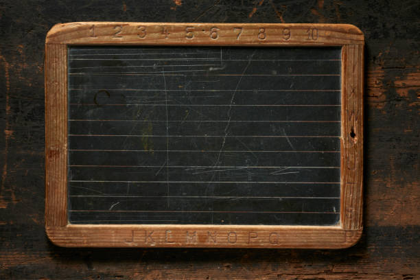 lavagna retrò - blackboard frame elementary school directly above foto e immagini stock