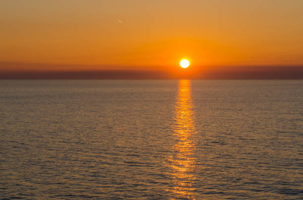 istock sun track in the sea 900321866