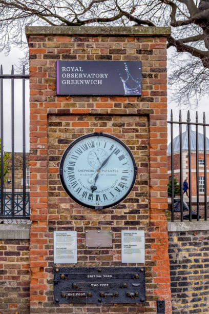 pastor puerta clockat en el observatorio real en greenwich - royal observatory fotografías e imágenes de stock