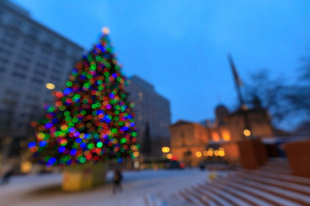 istock Pioneer Courthouse in Pioneer Square with Christmas tree 900353162