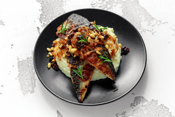 istock Sicilian style mackerel on cauliflower puree with caramelized onions, pine nuts 900427812