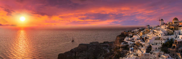 istock Intensive sunset in Oia, Santorini 900435004