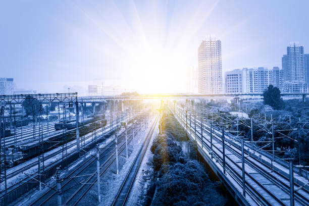 て、片道の鉄道 - the way forward flash ストックフォトと画像