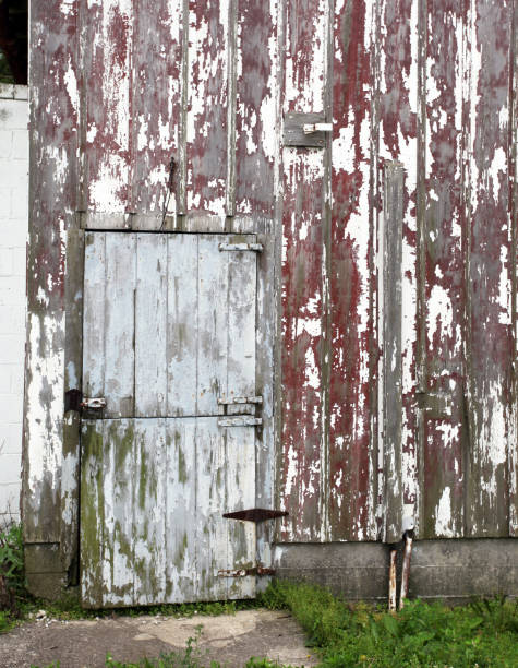 istock Old barn with Dutch door. 900446342