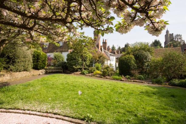 istock Upper High Street Gardens in Sevenoaks, England 900447582