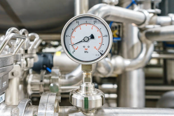 istock Pressure gauge, measuring instrument close up on pneumatic control system. 900454486