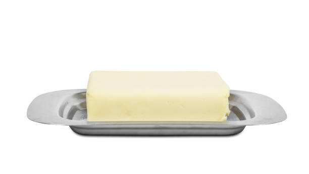 pedaço de manteiga, caixa de metal no fundo branco - butter dairy product butter dish milk - fotografias e filmes do acervo