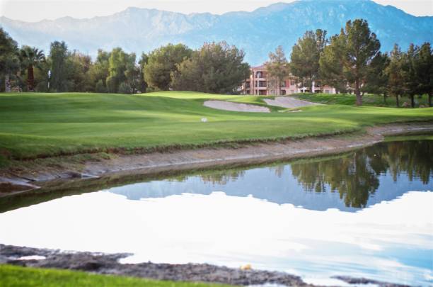 ゴルフ場の美しい日 - lawn desert golf california ストックフォトと画像