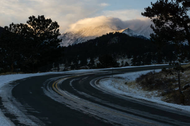 istock Trail Ridge Road in Winter 900503124