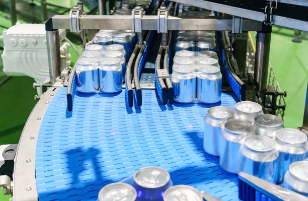 istock Packed cans on the conveyor belt in berverage factory 900520454
