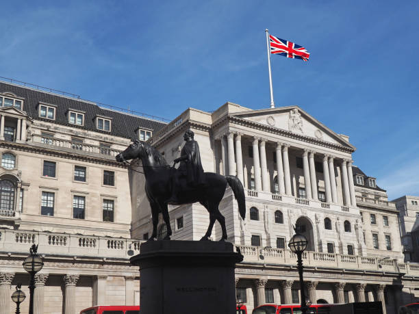 Bank of England headquarters London, UK - September 23, 2016:  The Bank of England is watched over by a statue of the Duke of Wellington seated on his horse. central bank stock pictures, royalty-free photos & images