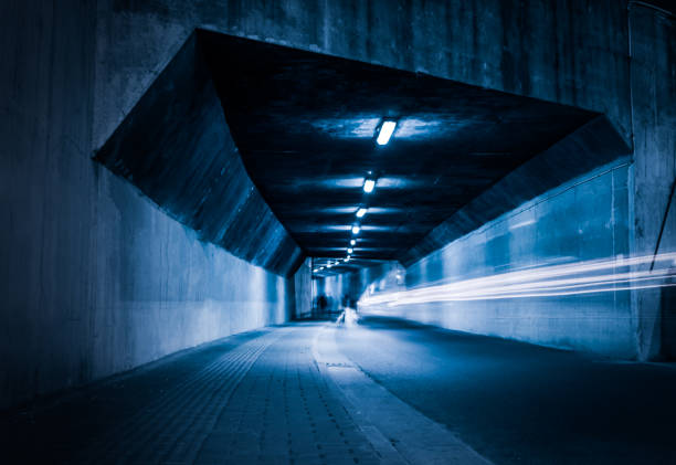 tunnel - highway underground corridor street photos et images de collection