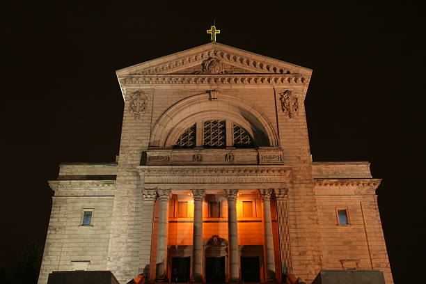 istock Montreal landmark at night Saint Joseph Oratory 90055506