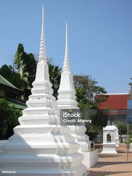 Monasterio De Monumentos De Bangkok Tailandia Monje Foto de stock y más banco de imágenes de Tailandia