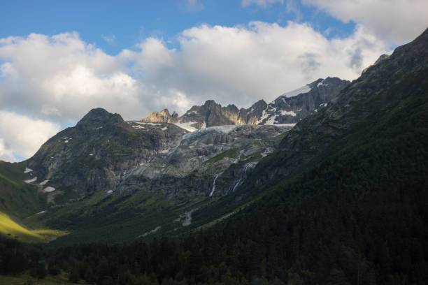 istock Summer in the mountains 900565102