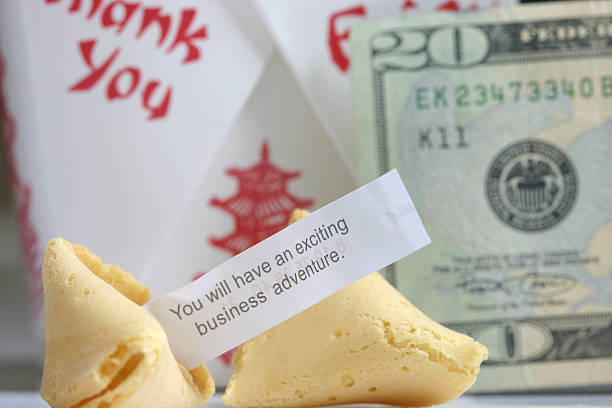 деньги fortune - opportunity risk fortune cookie fortune telling стоковые фото и изображения