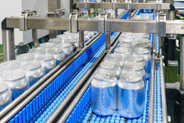 istock Packed cans on the conveyor belt in berverage factory 900569400